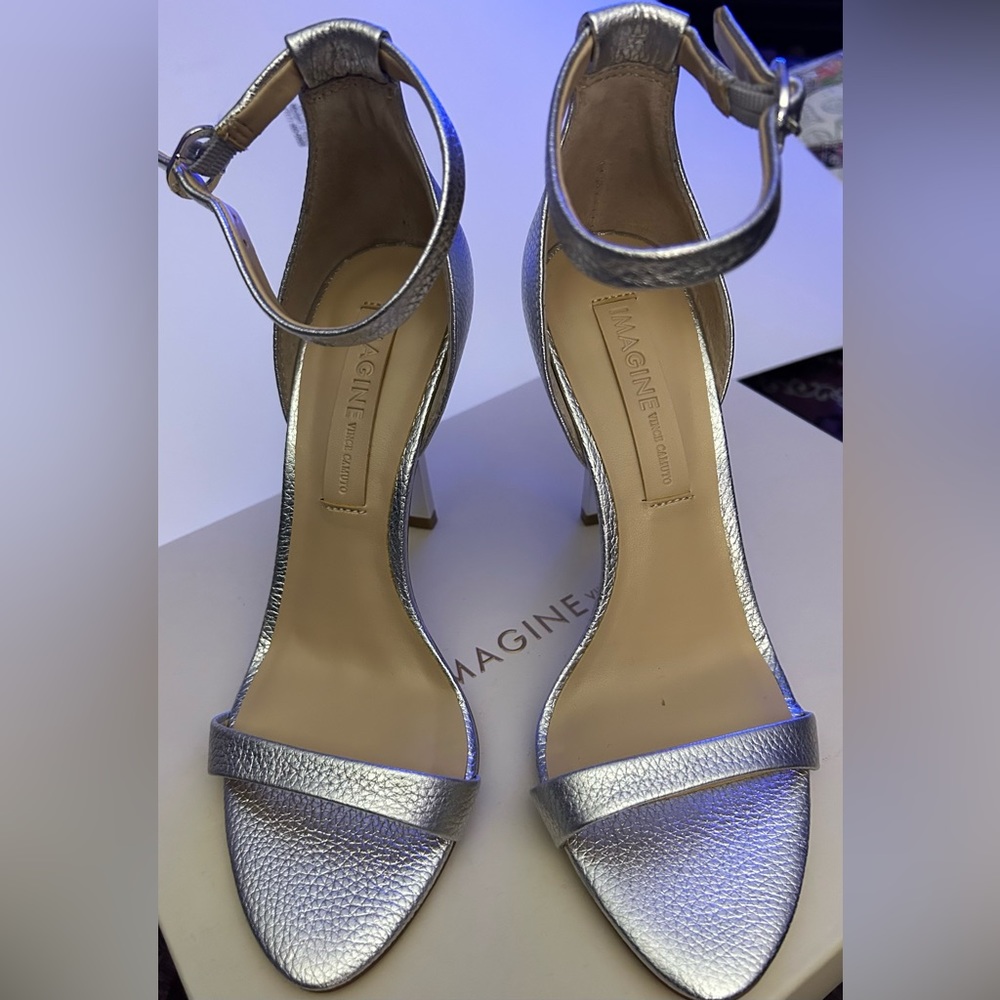 Women never wore Vince Camuto size 6M silver heel